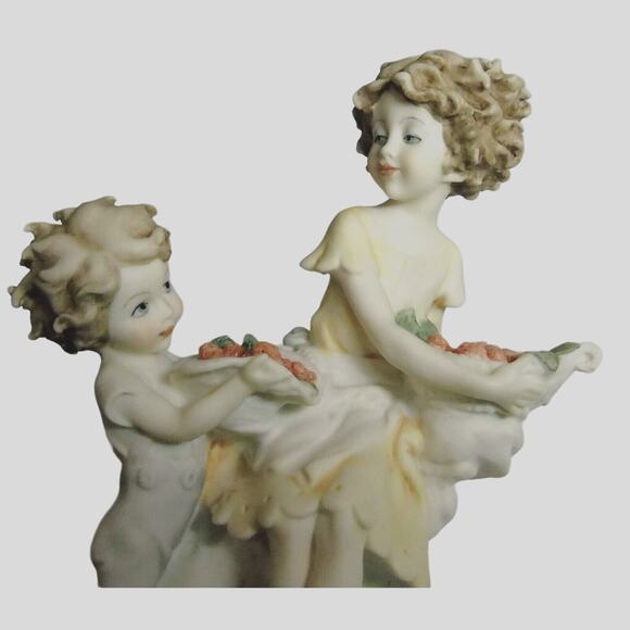 1986 Giuseppe Armani STRAWBERRY PARTY FIGURINE Sculpture Girl Boy Magic Memories - Picture 2 of 12